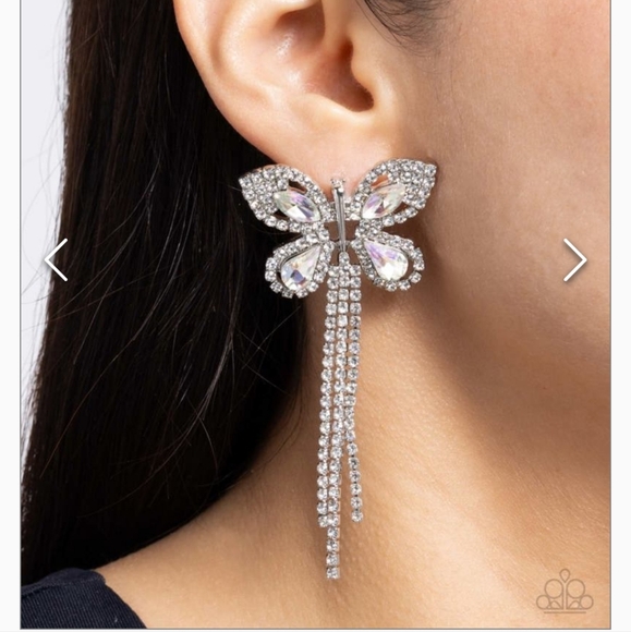 Next SOAR White Earrings Butterfly 🦋 - Picture 2 of 3